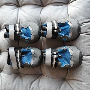 Dog boots shoes all weather heat cold in blue medium size NWT.